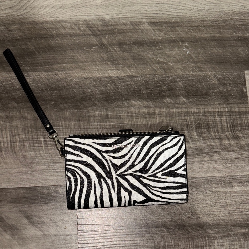 Michael Kors Jet Set Large Leather Smartphone Wristlet Wallet